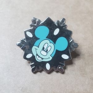 Disney Snowflake Mickey pin